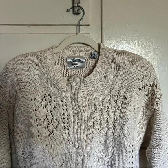 Vintage Express HandKnitted C International Cream Cardigan Sweater Size Small - Picture 3 of 12